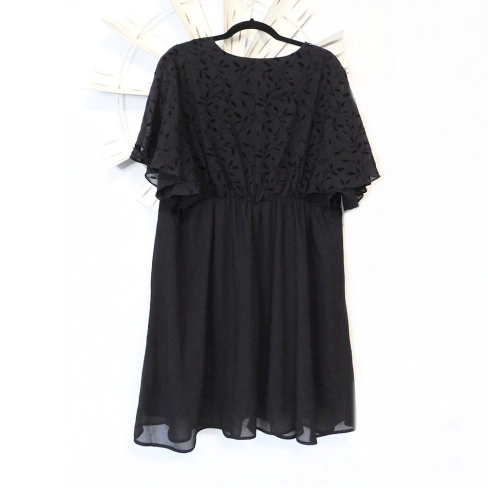 SHEIN Curve 2XL Black Flocked Leaf Chiffon Dress Flutter Sleeve V-Neck Plus Size - Picture 6 of 9